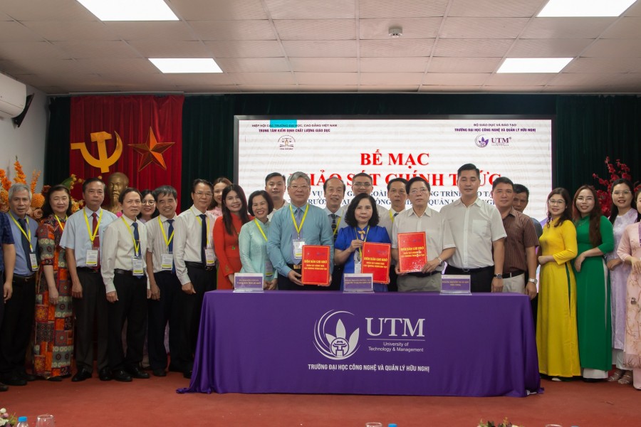 Trường Đại học Công nghệ và Quản lý Hữu Nghị hoàn thành đợt đánh giá chất lượng 10 chương trình đào tạo