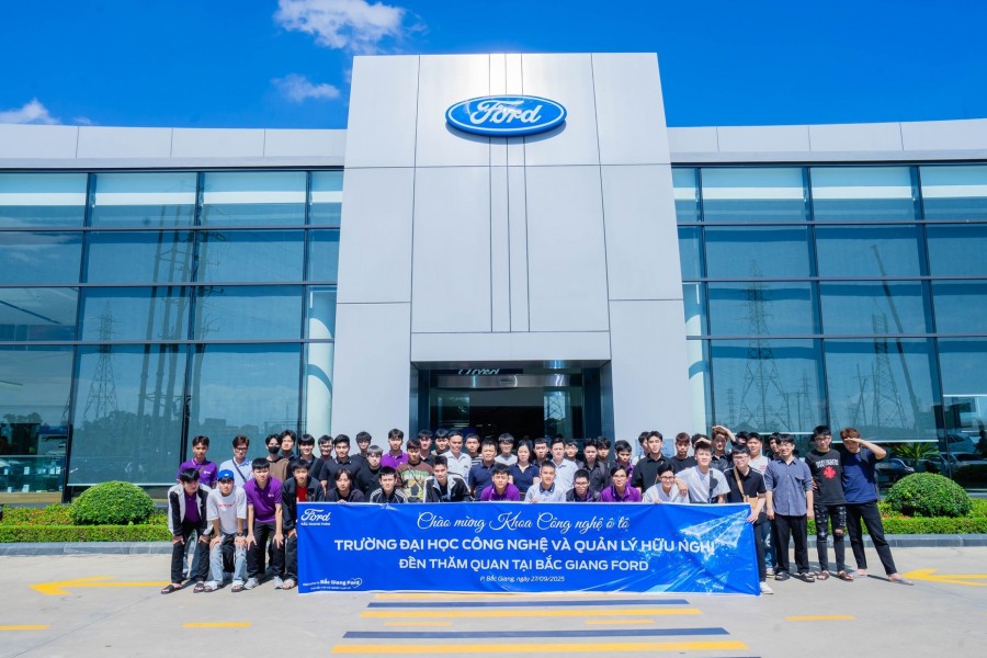 Chuyến tham quan thực tế của sinh viên khoa ô tô tại Ford Bắc Giang