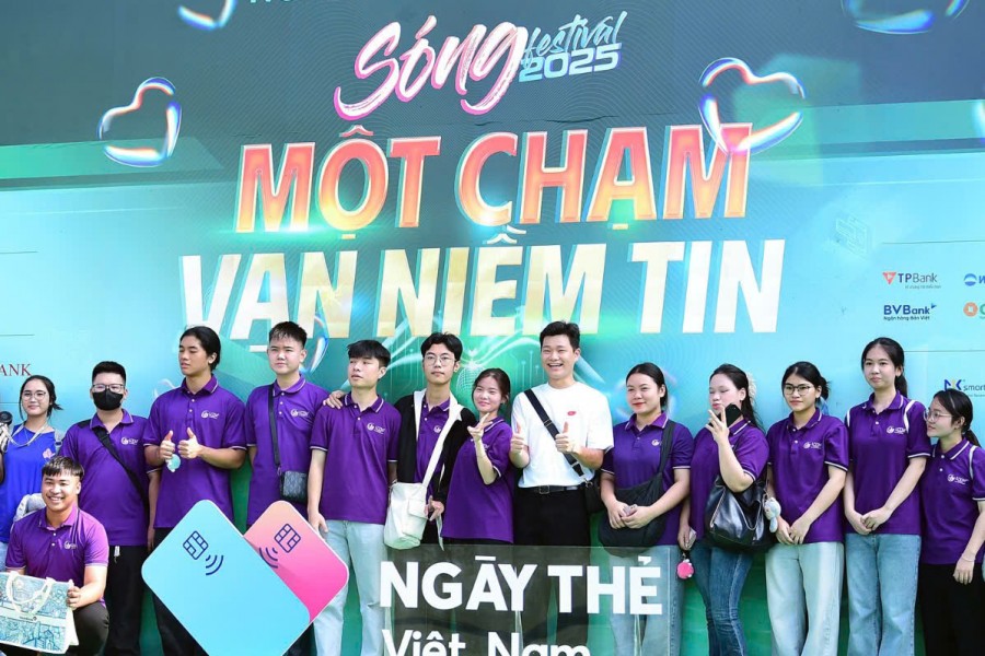 Sinh viên UTM tỏa sáng tại “Sóng Festival 2025 – một chạm, vạn niềm tin.